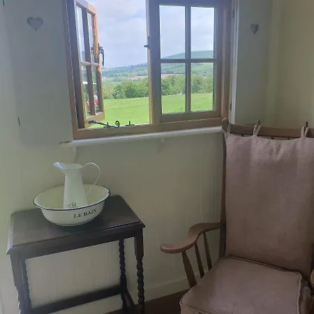 Luxury tent Shepherd's Hut @ The Old Forge Glamping *