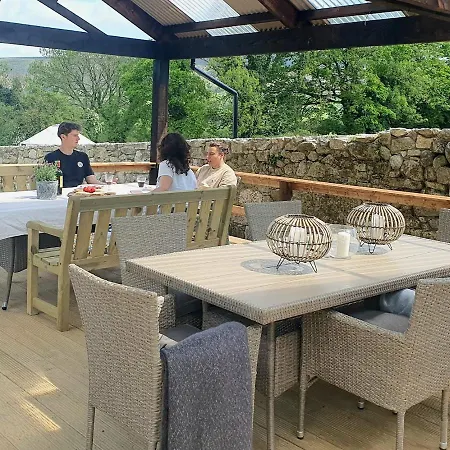 豪华帐篷 Shepherd's Hut @ The Old Forge Glamping